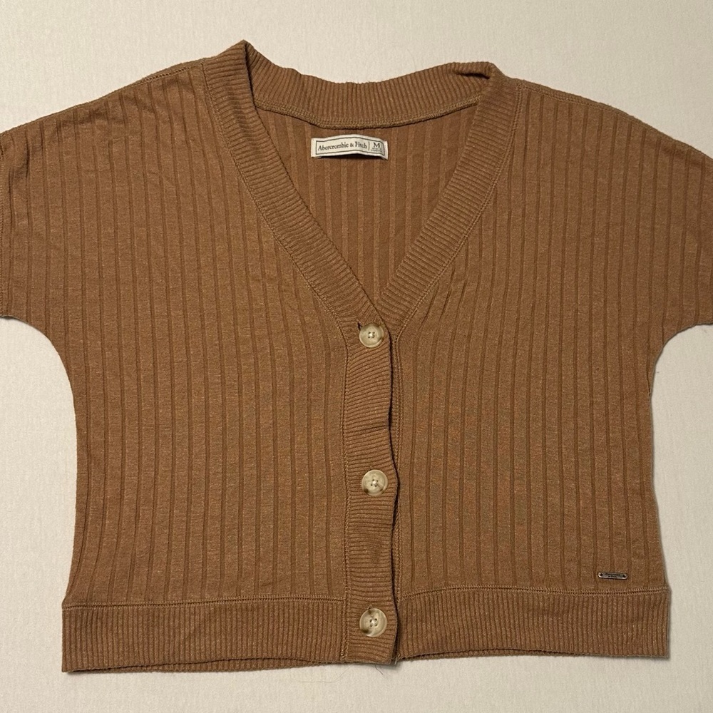 A&F Lightweight Ribbed Knit Cropped Cardigan - Picture 3 of 8